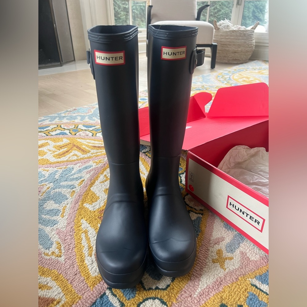 New in box Size 9 Original Tour Tall Packable Boots